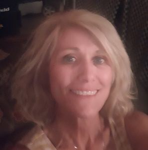 Meet your Posher, Lois